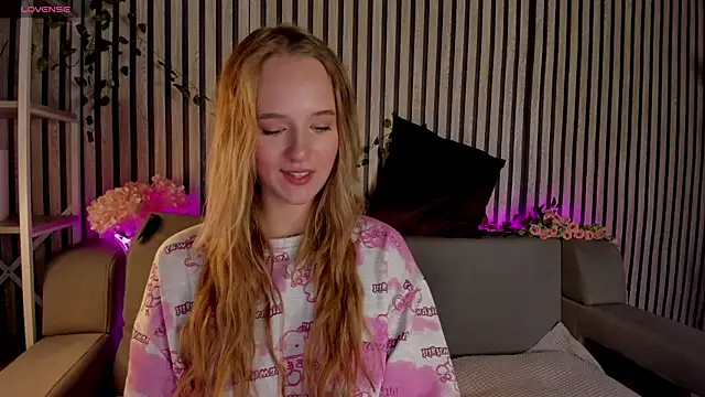 Snapshot of Casey_Sweeet chatting on 2, 6, 2026 Casey Sweeet online show from 2, 6, 2026