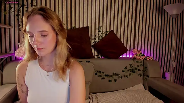 Snapshot of Casey_Sweeet chatting on 8, 6, 2026 Casey Sweeet online show from 8, 6, 2026