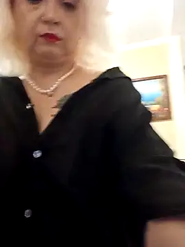 SquirtMilf00 online show from 3, 3, 2025