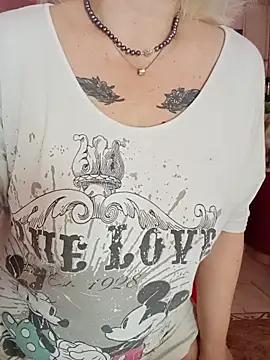 SquirtMilf00 online show from 13, 9, 2025