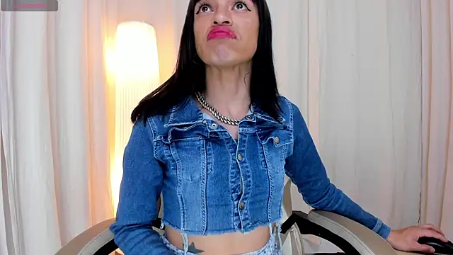 Snapshot of Alanakimura_ chatting on 5, 11, 2025 Alanakimura online show from 5, 11, 2025