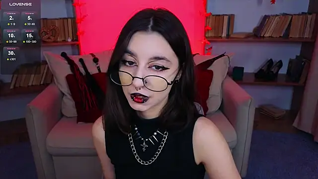 Snapshot of Mistress__Marcelline chatting on 2, 10, 2025 Mistress Marcelline online show from 2, 10, 2025