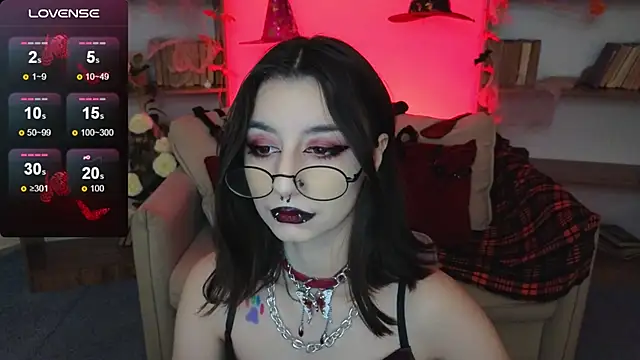 Snapshot of Mistress__Marcelline chatting on 17, 10, 2025 Mistress Marcelline online show from 17, 10, 2025