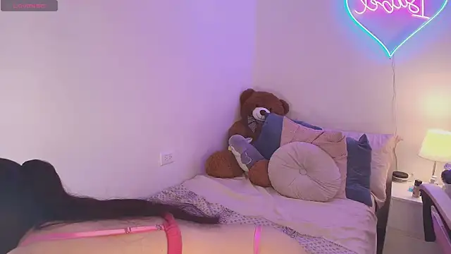 Snapshot of IsabelCortes chatting on 10, 10, 2025 IsabelCortes online show from 10, 10, 2025