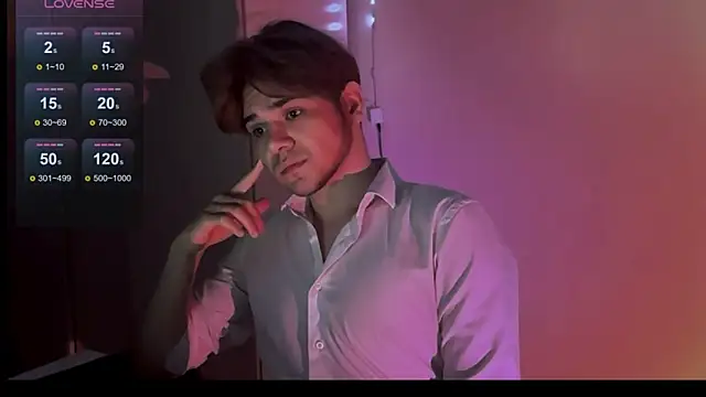 Snapshot of 1RobertTT chatting on 10, 9, 2025 1RobertTT online show from 10, 9, 2025