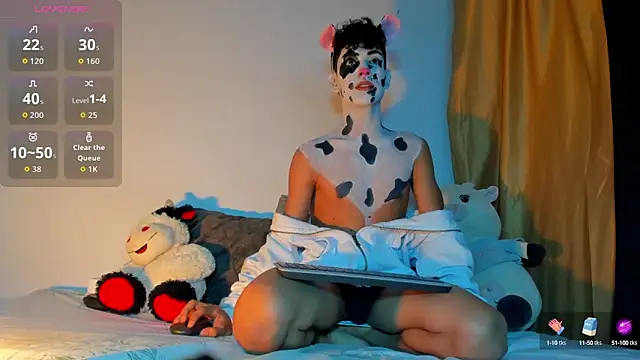 Snapshot of LoganTwink18 chatting on 9, 10, 2025 LoganTwink18 online show from 9, 10, 2025