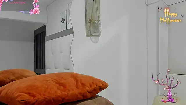 Snapshot of LoganTwink18 chatting on 24, 10, 2025 LoganTwink18 online show from 24, 10, 2025