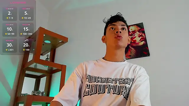 Snapshot of LoganTwink18 chatting on 4, 12, 2025 LoganTwink18 online show from 4, 12, 2025