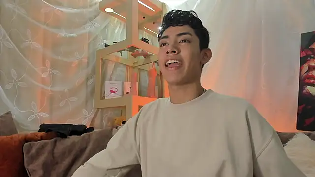 LoganTwink18 online show from 6, 4, 2026