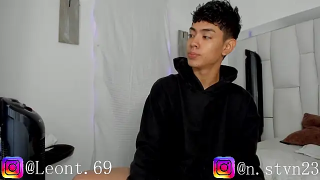 LoganTwink18 online show from 25, 4, 2026