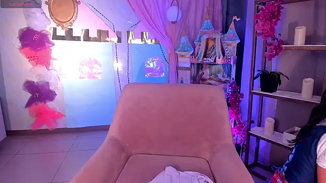 AmbarJames  online show from 30, 10, 2025