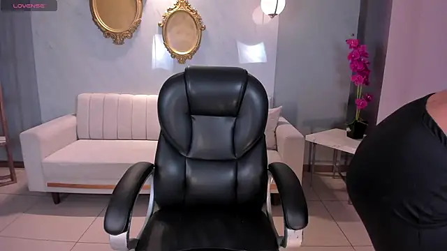 AmbarJames  online show from 20, 11, 2025