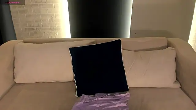 AmbarJames  online show from 28, 3, 2026