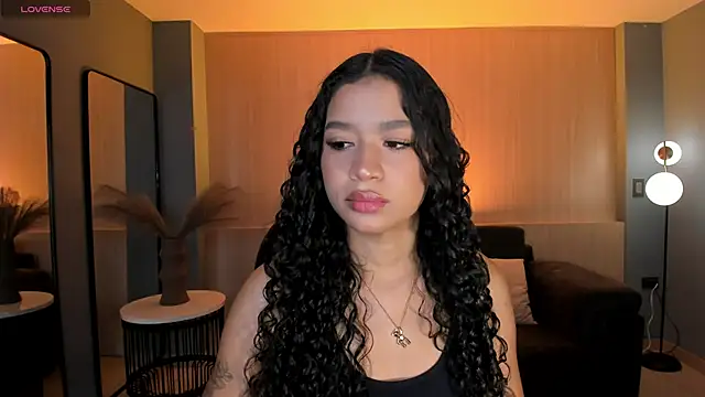 SophieHouston  online show from 4, 10, 2025