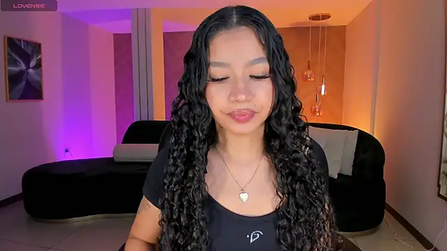 SophieHouston  online show from 4, 12, 2025