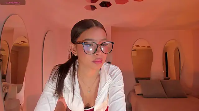 SophieHouston  online show from 1, 7, 2026