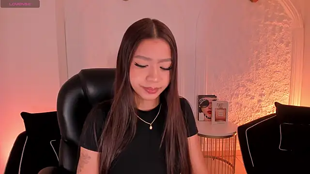 SophieHouston  online show from 13, 7, 2026