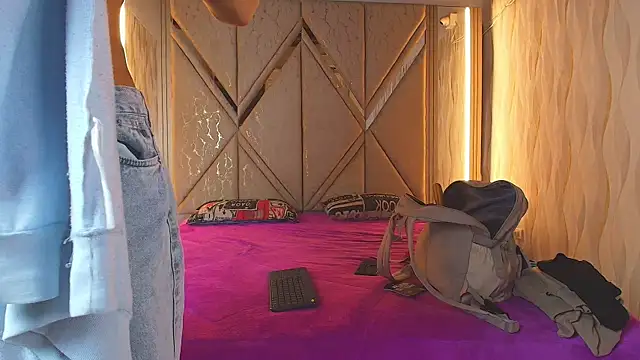 Hotcouple 222 online show from 25, 4, 2026