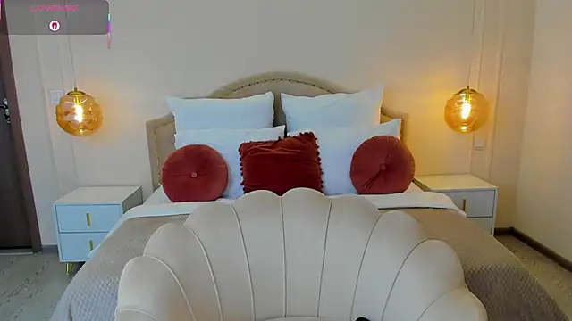 MilaMour online show from 3, 12, 2025