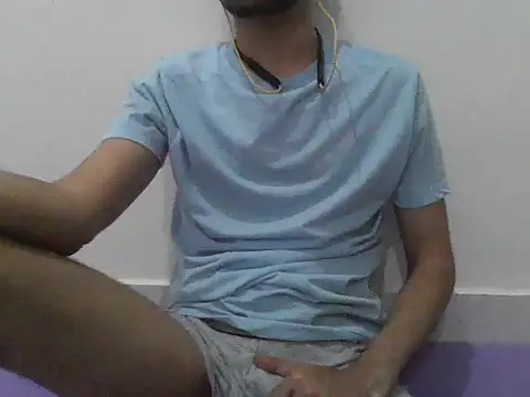 Cuteeeboy23 online show from 28, 4, 2026