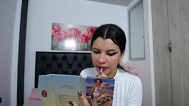 pinky f00x online show from 10, 9, 2025