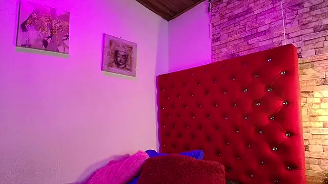 Snapshot of Victoria_Thompson1 chatting on 3, 10, 2025 Victoria Thompson1 online show from 3, 10, 2025