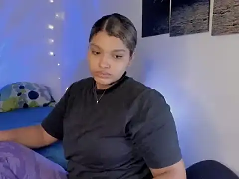 chloe kisses online show from 27, 4, 2026