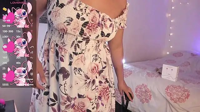 Snapshot of chloe_kisses chatting on 28, 5, 2026 chloe kisses online show from 28, 5, 2026
