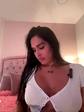 Bella  Wood online show from 25, 11, 2025