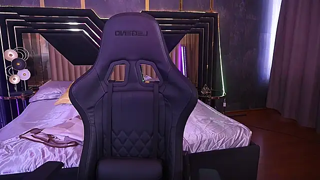 Snapshot of EviLune chatting on 14, 9, 2025 EviLune online show from 14, 9, 2025