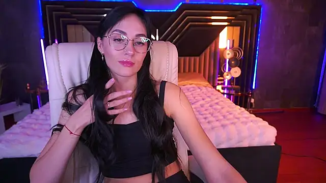 Snapshot of EviLune chatting on 7, 11, 2025 EviLune online show from 7, 11, 2025