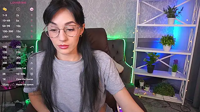 Snapshot of EviLune chatting on 19, 11, 2025 EviLune online show from 19, 11, 2025