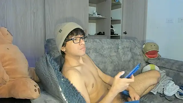 Snapshot of MontyMonty chatting on 3, 8, 2026 MontyMonty online show from 3, 8, 2026