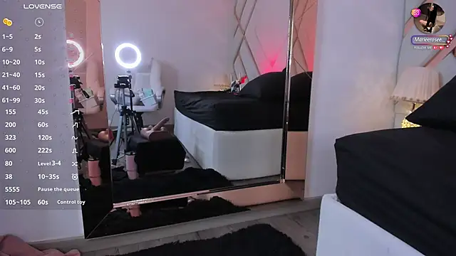 Snapshot of Mariee_rosee chatting on 7, 10, 2025 Mariee rosee online show from 7, 10, 2025