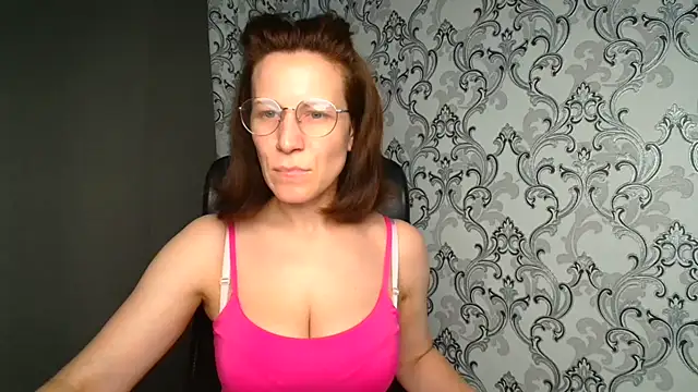 Kelly Kisss online show from 4, 7, 2026