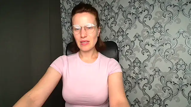 Kelly Kisss online show from 5, 7, 2026