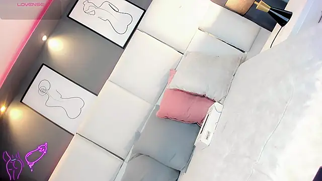 LiaFernandaa online show from 17, 4, 2026