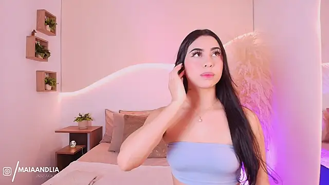 maia lia  online show from 6, 10, 2025