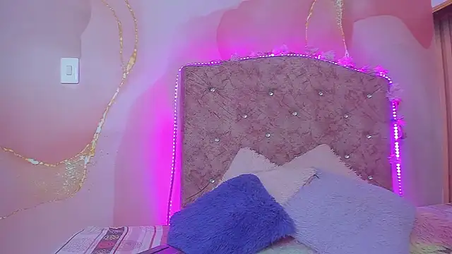 violet taylor  online show from 19, 10, 2025