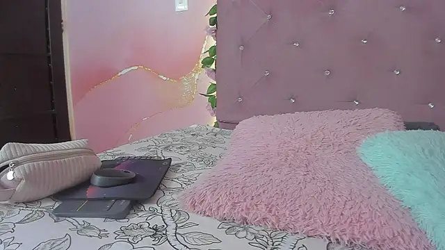 violet taylor  online show from 22, 4, 2026