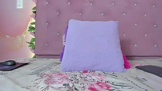 violet taylor  online show from 28, 4, 2026