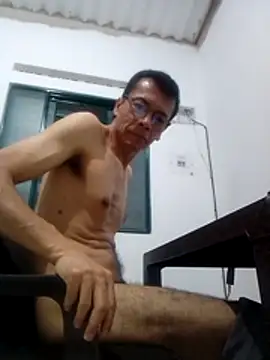 skinnylatino51 online show from 5, 7, 2026