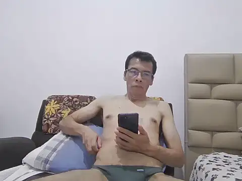 skinnylatino51 online show from 2, 8, 2026