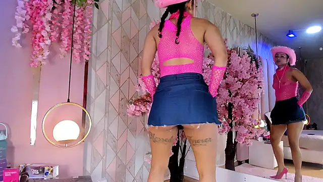 Snapshot of EmmaWilliam1 chatting on 30, 11, 2025 EmmaWilliam1 online show from 30, 11, 2025