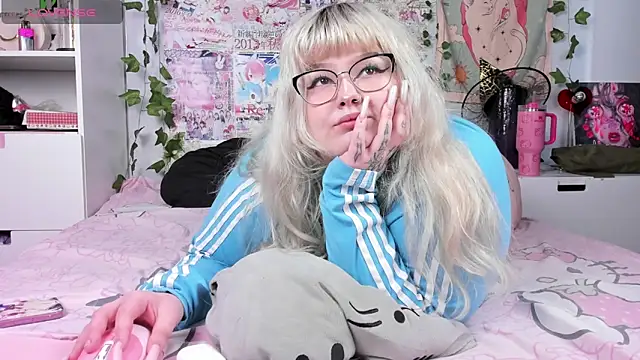  CandyM1lky  online show from 24, 4, 2026