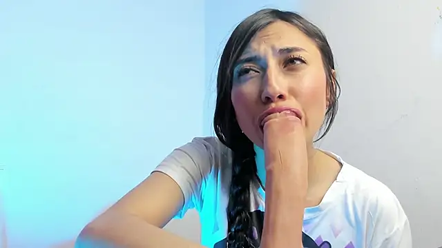 Snapshot of Alanaloiiss_ chatting on 14, 9, 2025 Alanaloiiss online show from 14, 9, 2025