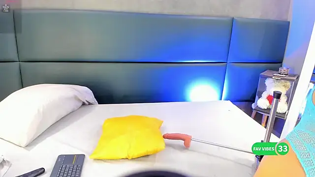 alexamonroe  online show from 28, 9, 2025