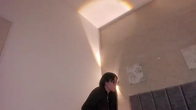 Lunaa bellaa online show from 28, 4, 2026