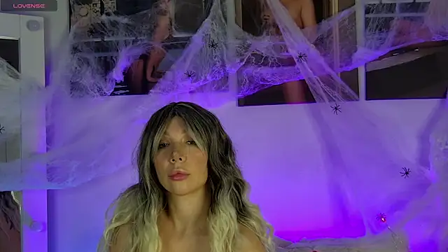 Snapshot of AlysonHuxley_ chatting on 25, 10, 2025 AlysonHuxley online show from 25, 10, 2025