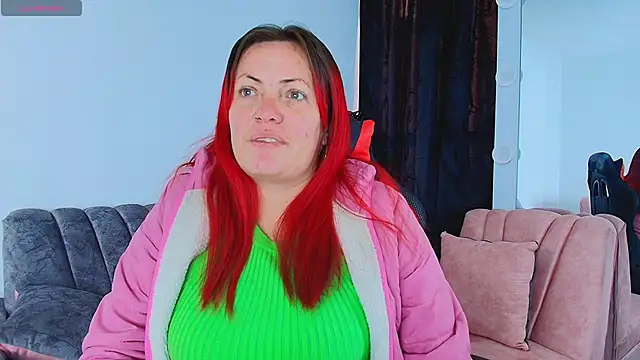 carolinhe  online show from 3, 10, 2025